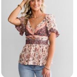 No Frills Cute Pattern Top. Size M